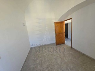 Trilocale in Vendita a Ventimiglia, zona Centro Storico, 73'000€, 49 m²