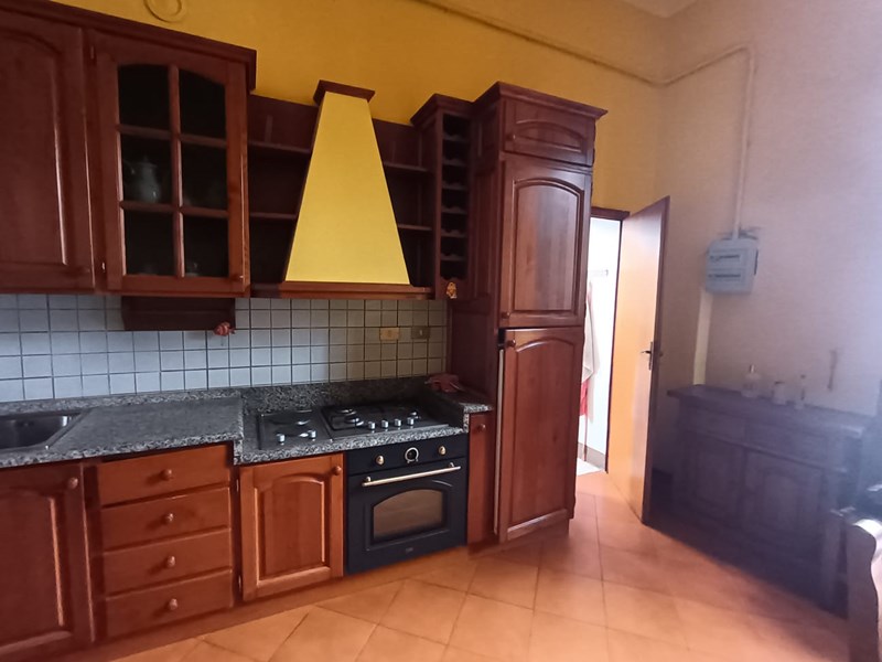 Appartamento in Vendita a Pescia, zona Pescia , 165'000€, 180 m²