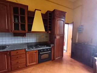 Appartamento in Vendita a Pescia, zona Pescia , 165'000€, 180 m²