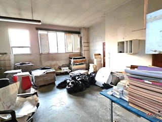 Capannone in Vendita a Colle di Val D'Elsa, 280'000€, 1250 m²