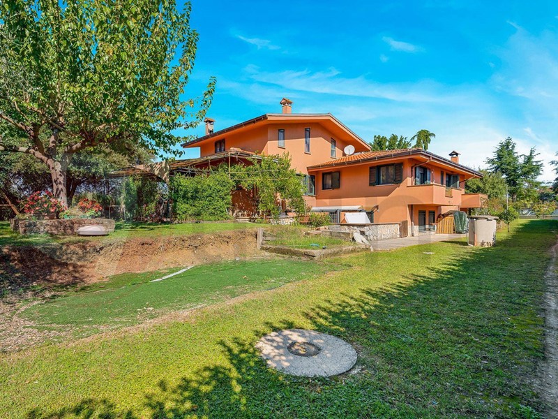 Villa in Vendita a San Giovanni Incarico, 420'000€, 470 m²