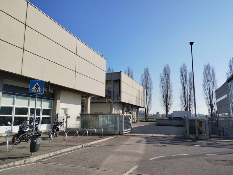 Laboratorio in Vendita a Bergamo, zona Colognola, 295'000€, 270 m²