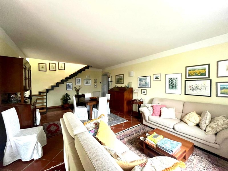 Casa Indipendente in Vendita a Carrara, zona Avenza, 450'000€, 200 m²