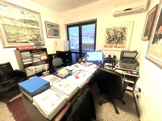 Ufficio in Vendita a Massa, zona Marina di Massa, 85'000€, 35 m²