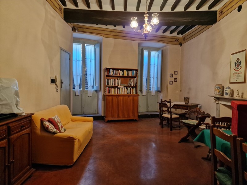 Casa Semi Indipendente in Vendita a Todi, 318'000€, 370 m²