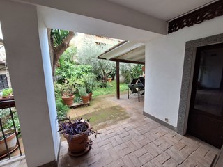 Casa Indipendente in Vendita a Nazzano, 310'000€, 200 m²