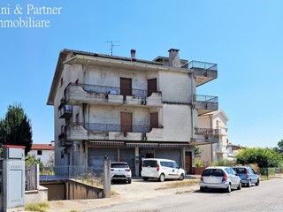 Casa Indipendente in Vendita a San Giustino, zona Selci, 199'000€, 217 m², con Box