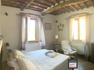 Casale in Vendita a Massarosa, 280'000€, 230 m²