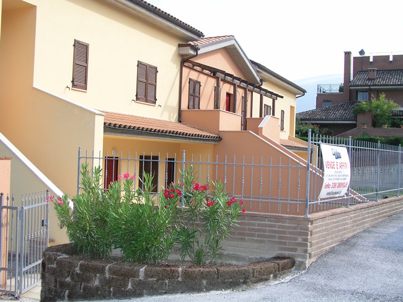 Trilocale in Vendita a Sarnano, zona via don luigi sturzo, 19, 80'000€, 55 m², arredato