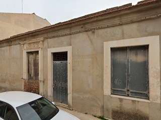 Casa Indipendente in Vendita a Vittoria, zona Via C.ri del Tevere n. 27 , 150'000€, 370 m²