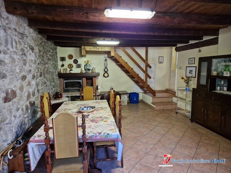 Casa Semi Indipendente in Vendita a Sonico, 90'000€, 142 m²