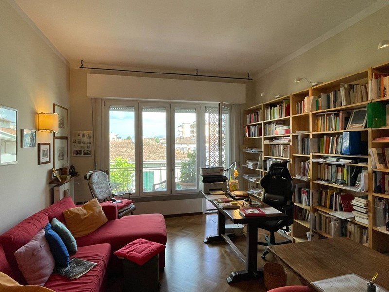 Appartamento in Vendita a Empoli, 480'000€, 340 m², con Box