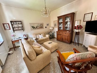 Casa Indipendente in Vendita a Pietrasanta, 780'000€, 240 m²