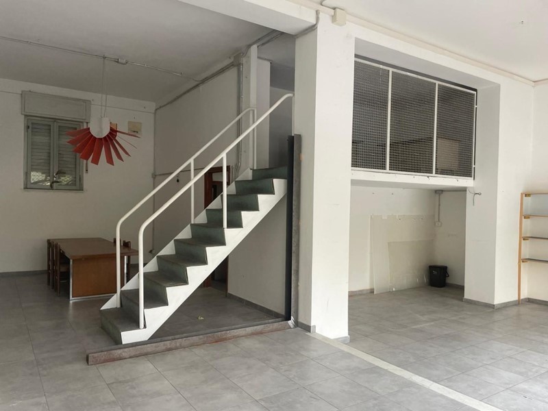 Capannone in Vendita a Massa, 180'000&euro;, 80 m²