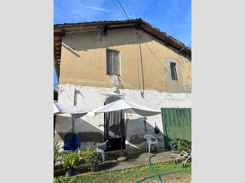 Casale in Vendita a Fucecchio, zona Massarella, 120'000€, 160 m²