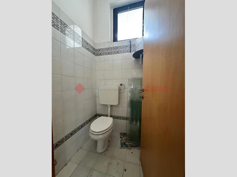 Negozio in Vendita a Arezzo, 150'000€, 120 m²