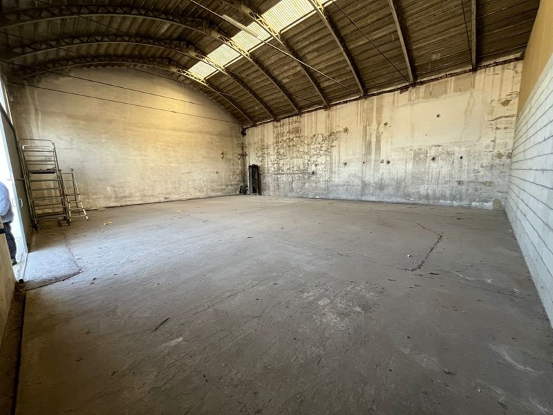 Capannone in Affitto a Albaredo d'Adige, 700€, 380 m²