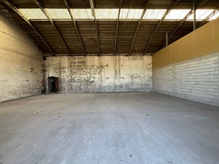 Capannone in Affitto a Albaredo d'Adige, 700€, 380 m²