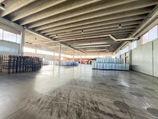 Capannone in Affitto a Arcole, 9'000€, 2050 m²