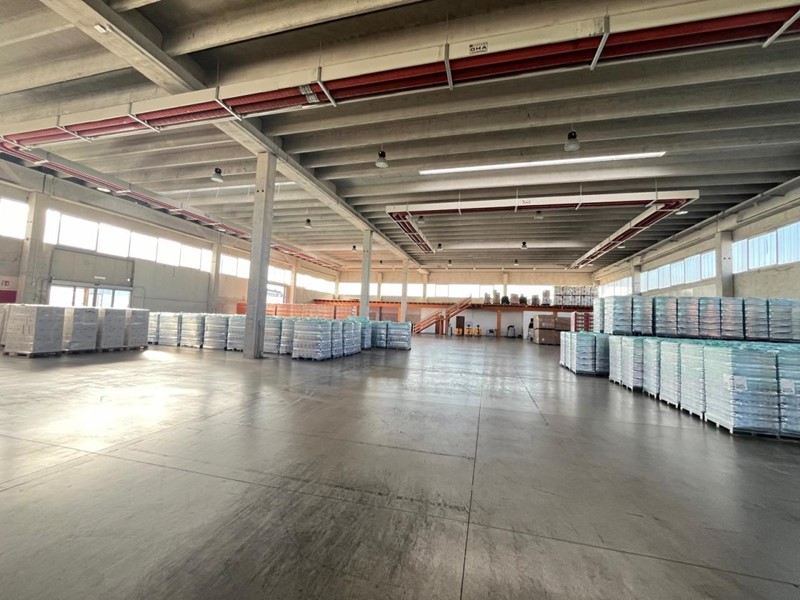 Capannone in Affitto a San Bonifacio, 9'000€, 2050 m²