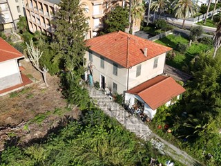 Casa Indipendente in Vendita a Bordighera, 1'000'000€, 250 m²