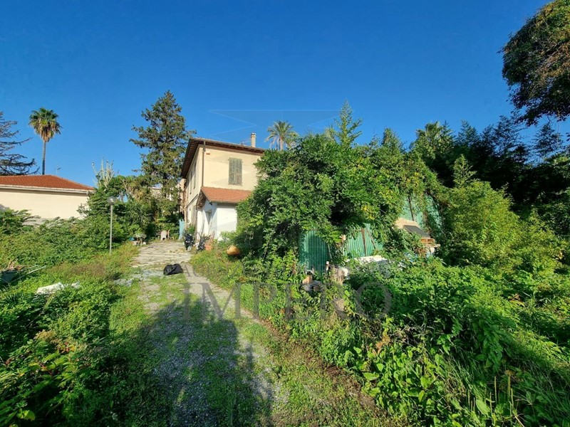 Casa Indipendente in Vendita a Bordighera, 1'000'000€, 250 m²