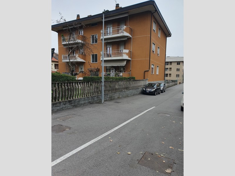 Quadrilocale in Vendita a Garbagnate Milanese, 260'000€, 130 m², con Box