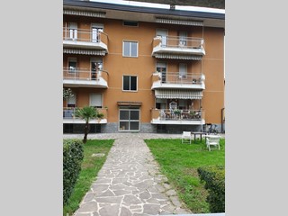 Quadrilocale in Vendita a Garbagnate Milanese, 260'000€, 130 m², con Box