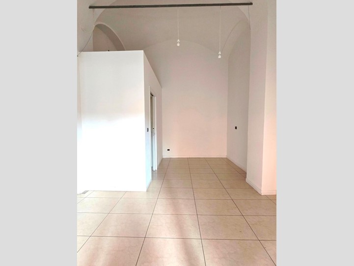 Immobile commerciale in Affitto a Bologna, 690€, 32 m²