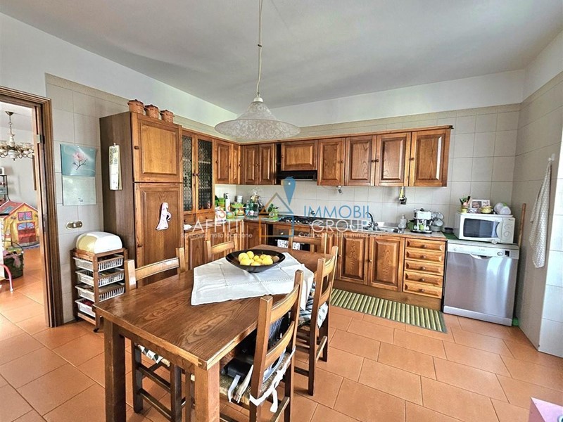 Appartamento in Vendita a Massa, 285'000€, 150 m²