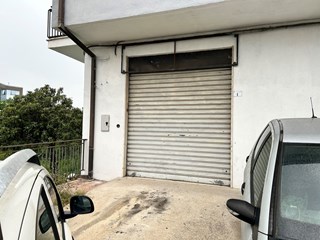 Magazzino in Vendita a Rende, zona Viale Principe, 40'000€, 40 m²