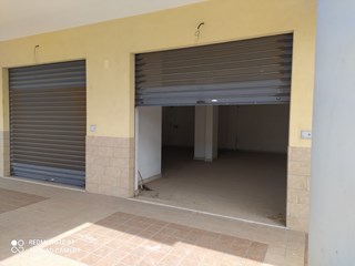 Magazzino in Vendita a Rende, zona Santa Chiara, 120'000€, 97 m²