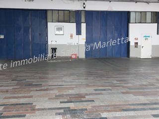 Capannone in Affitto a Beinasco, 2'300€, 780 m²