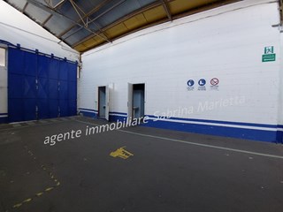 Capannone in Affitto a Beinasco, 2'600€, 875 m²
