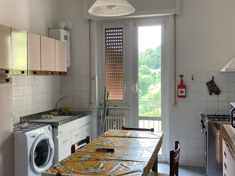 Appartamento in Affitto a Genova, zona FEGINO, 850€, 104 m², arredato
