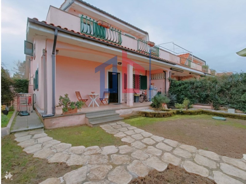 Villetta a schiera in Vendita a Ardea, zona Colle Romito, 169'000€, 120 m²
