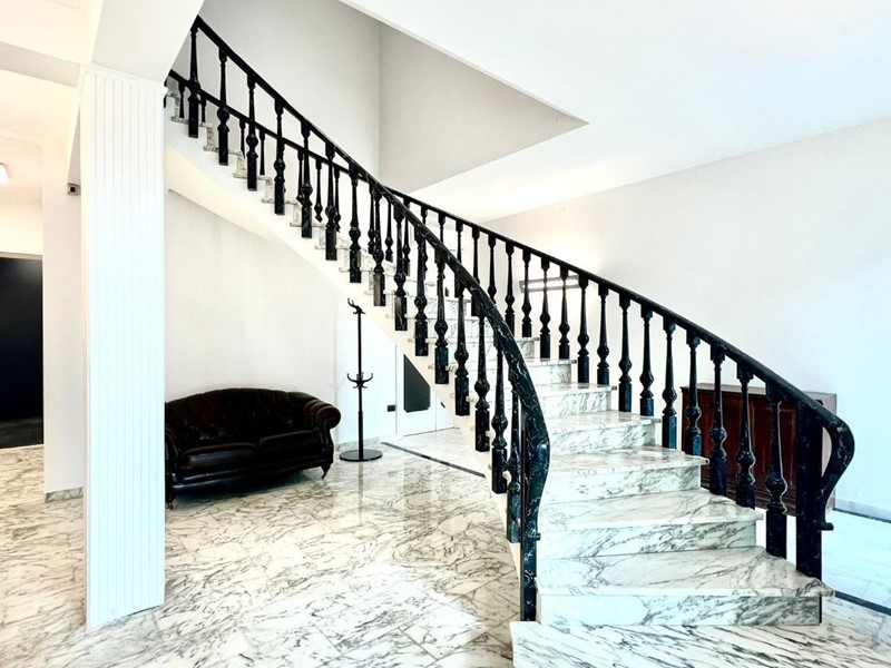 Capannone in Vendita a Santa Maria a Monte, 935'000€, 1700 m²