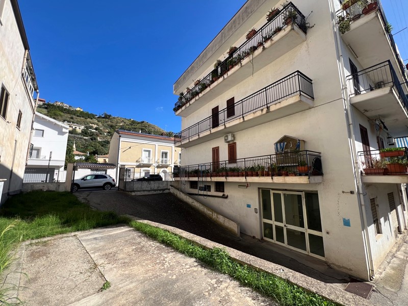 Magazzino in Vendita a Amantea, 165'000€, 295 m²