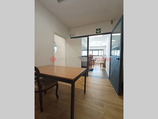 Negozio in Vendita a Arezzo, 95'000€, 92 m²