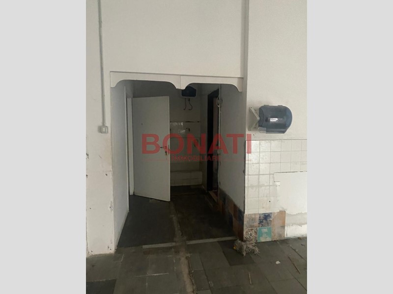 Immobile commerciale in Vendita a La Spezia, zona Periferia Nord Ovest, 240'000€, 240 m²