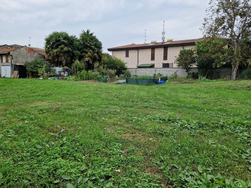 Terreno industriale in Vendita a Acquanegra Cremonese, 45'000€, 483 m²