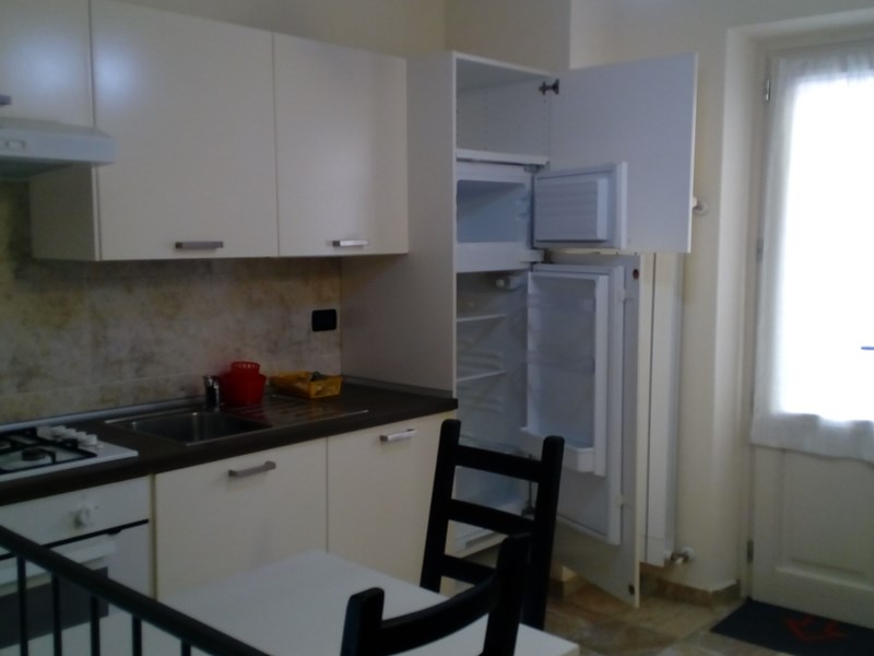 Appartamento in Affitto a Varano de' Melegari, zona Vianino, 290€, arredato