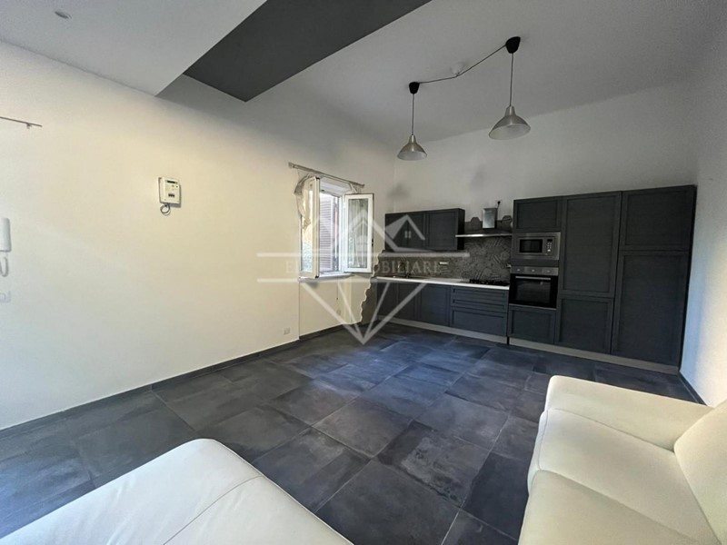 Casa Semi Indipendente in Vendita a Carrara, zona Marina di Carrara, 420'000€, 160 m², arredato