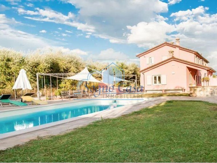 Casa Semi Indipendente in Vendita a Castelnuovo Magra, 590'000&euro;, 204 m², arredato