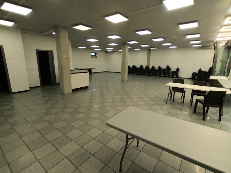 Immobile commerciale in Affitto a Lucca, zona Sant'Anna, 2'500€, 236 m²