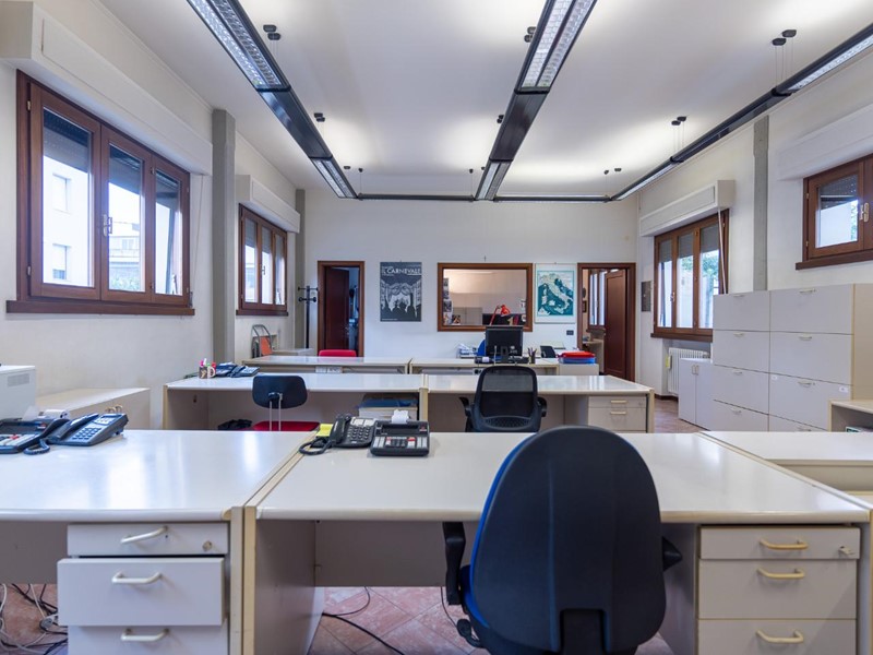 Ufficio in Affitto a Empoli, 2'250&euro;, 110 m²