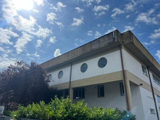 Capannone in Vendita a Empoli, 495'000€, 900 m²