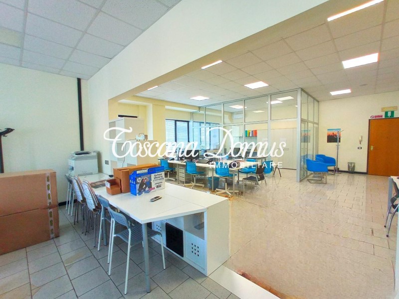 Ufficio in Affitto a Siena, zona Due Ponti, 1'500€, 120 m²