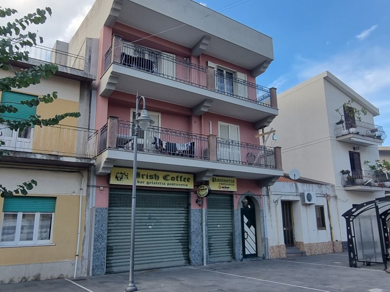 Trilocale in Vendita a Pace del Mela, 90'000€, 172 m²