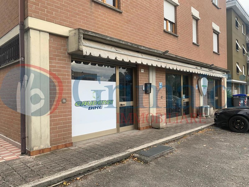 Negozio in Vendita a Foligno, 160'000€, 220 m²